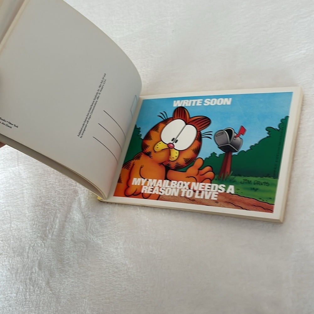 Vintage 1989 Garfield “thinking of you”
Postcard book — 30 full colour cards. - Picture 9 of 17